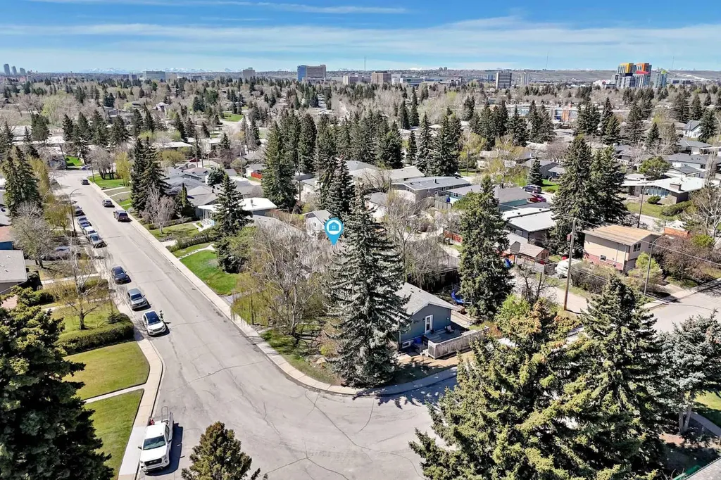 29 Chisholm Crescent NW Calgary AB T2L 0Y9