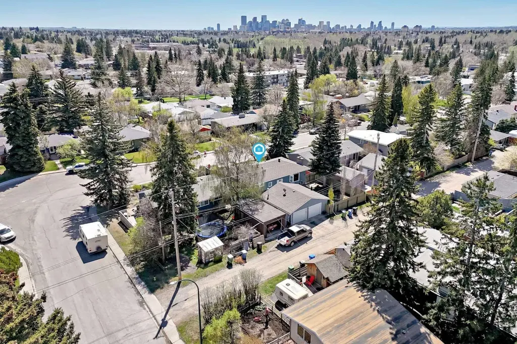 29 Chisholm Crescent NW Calgary AB T2L 0Y9