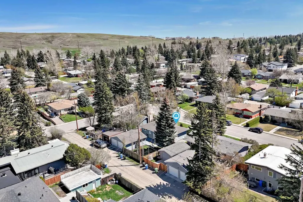 29 Chisholm Crescent NW Calgary AB T2L 0Y9