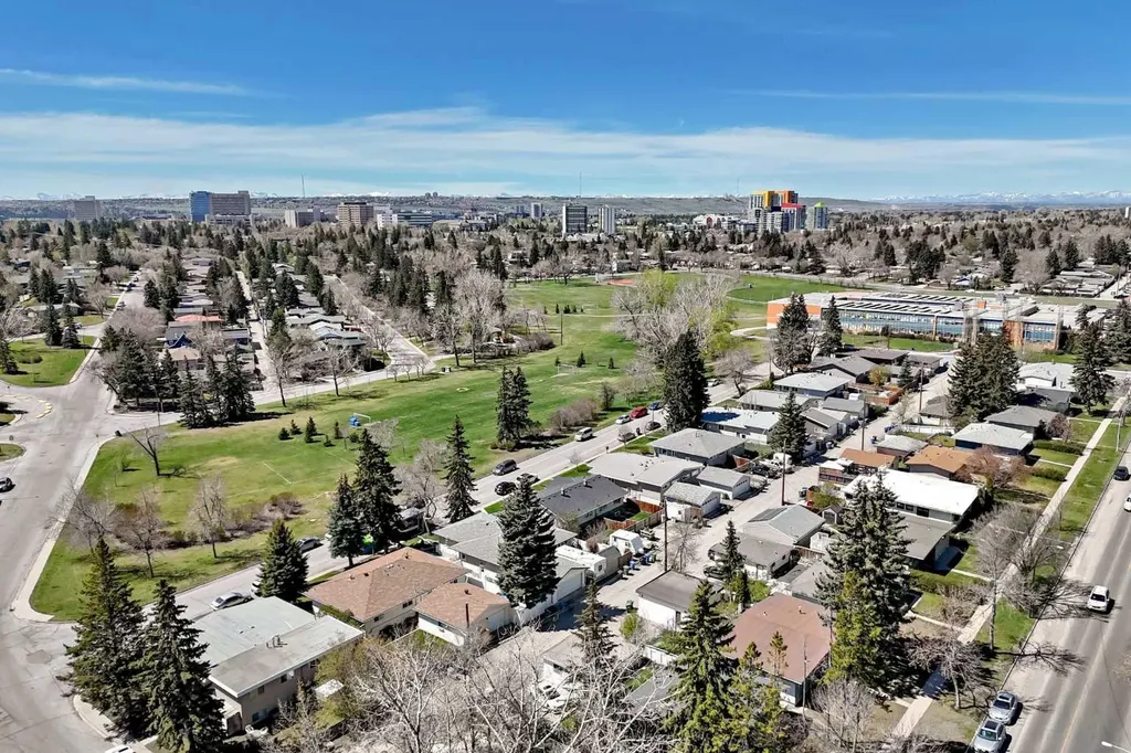 29 Chisholm Crescent NW Calgary AB T2L 0Y9