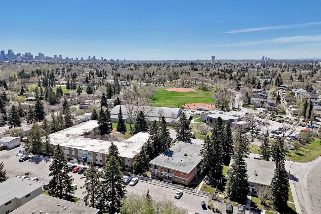 29 Chisholm Crescent NW Calgary AB T2L 0Y9