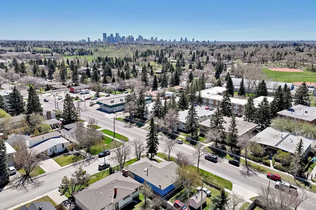29 Chisholm Crescent NW Calgary AB T2L 0Y9