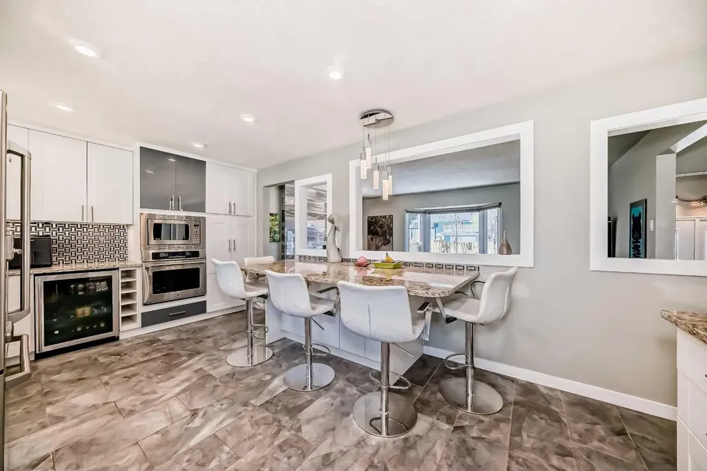 29 Chisholm Crescent NW Calgary AB T2L 0Y9