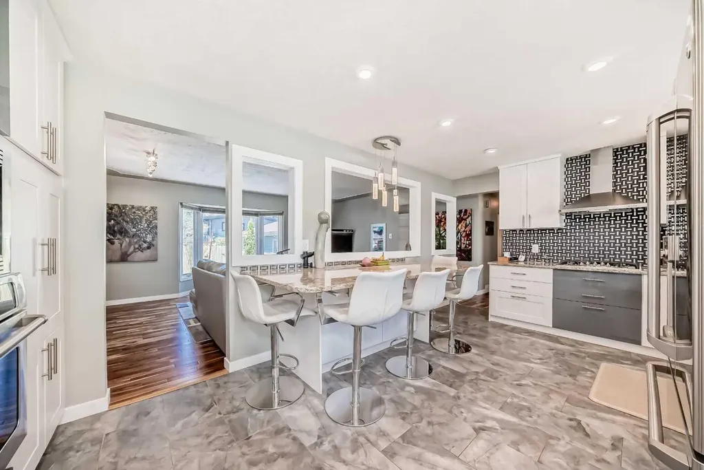 29 Chisholm Crescent NW Calgary AB T2L 0Y9