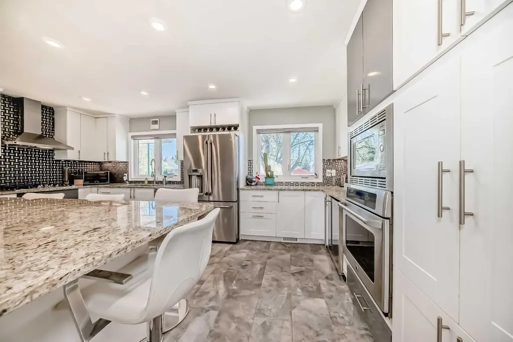 29 Chisholm Crescent NW Calgary AB T2L 0Y9