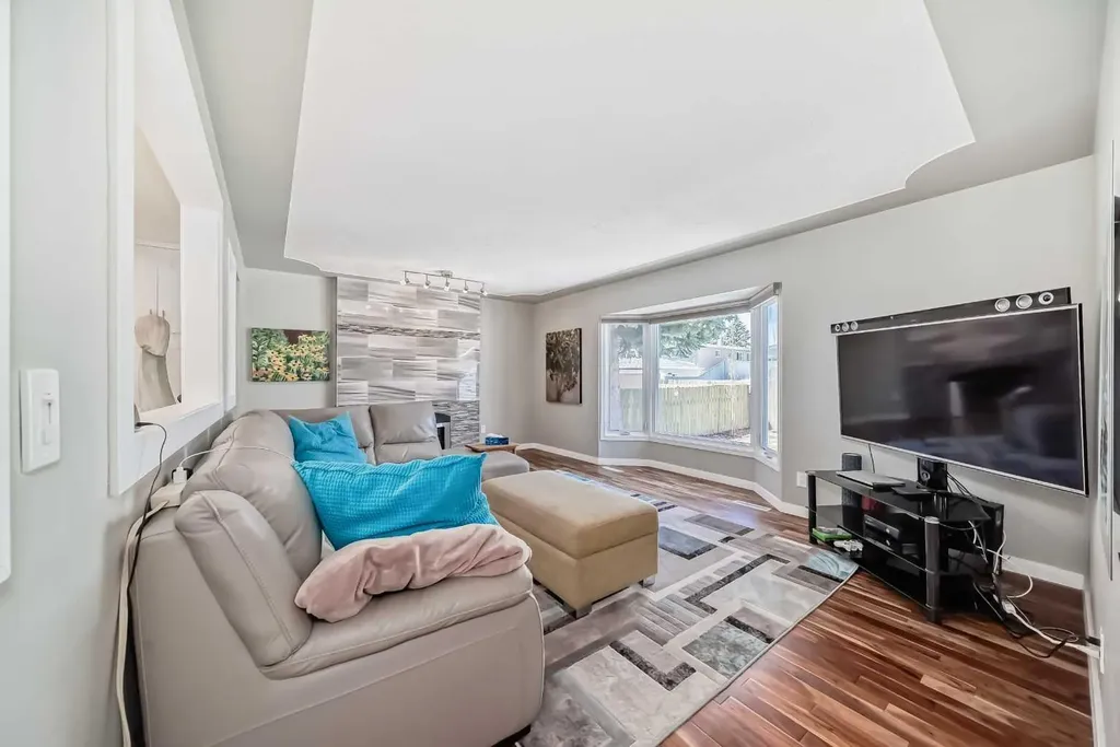 29 Chisholm Crescent NW Calgary AB T2L 0Y9