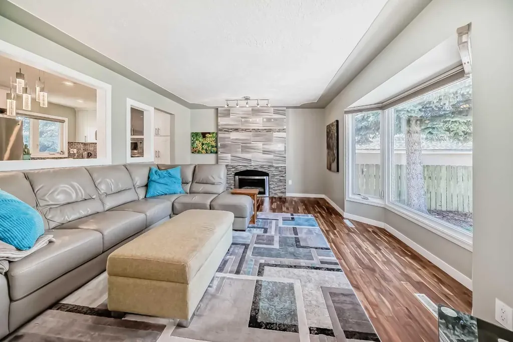 29 Chisholm Crescent NW Calgary AB T2L 0Y9