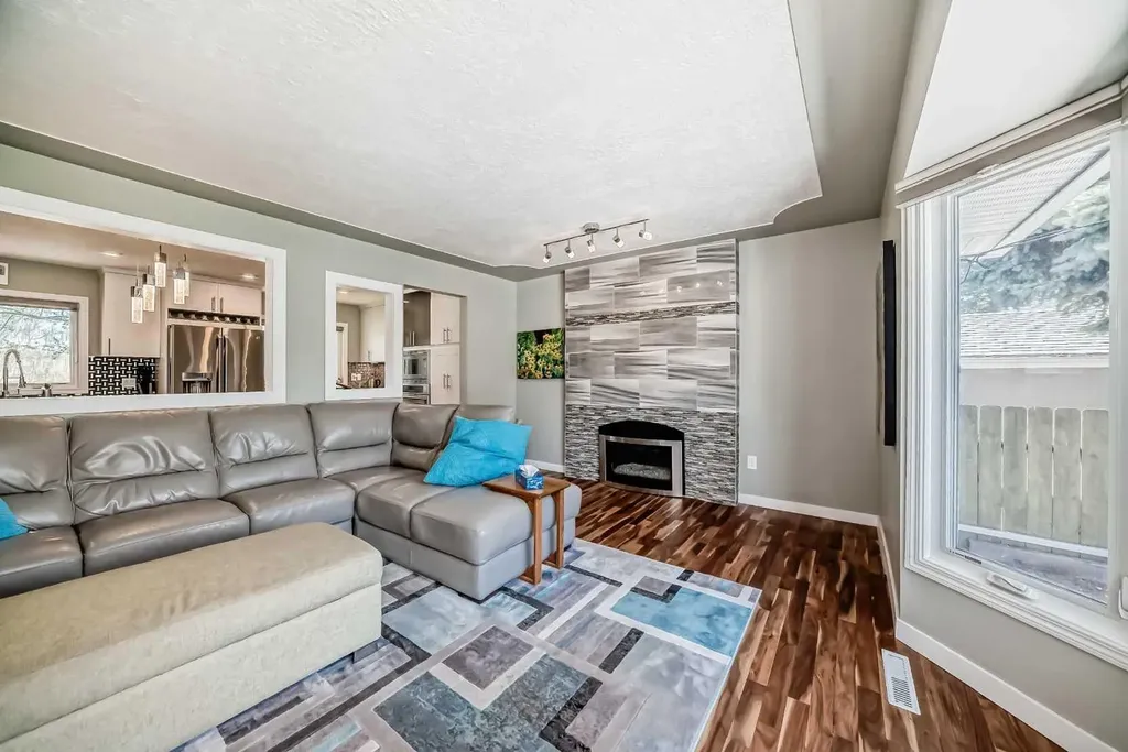 29 Chisholm Crescent NW Calgary AB T2L 0Y9