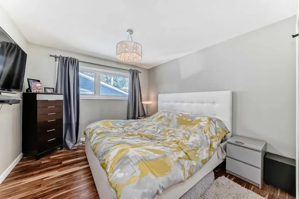 29 Chisholm Crescent NW Calgary AB T2L 0Y9
