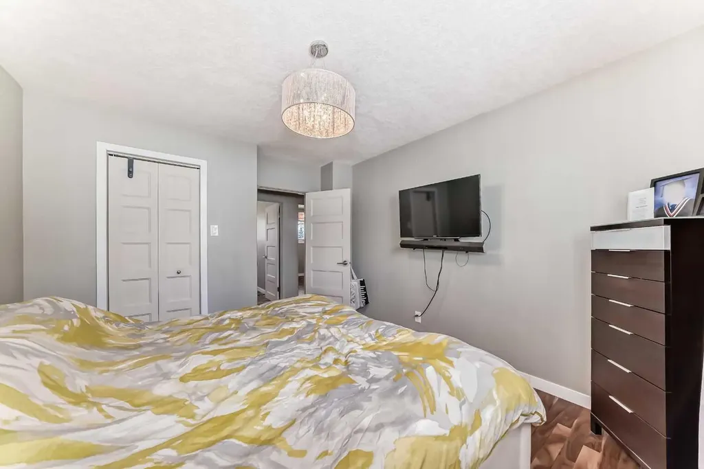 29 Chisholm Crescent NW Calgary AB T2L 0Y9