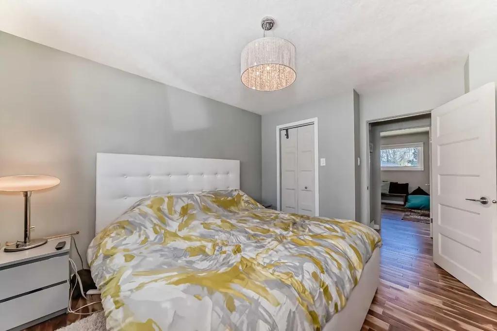 29 Chisholm Crescent NW Calgary AB T2L 0Y9
