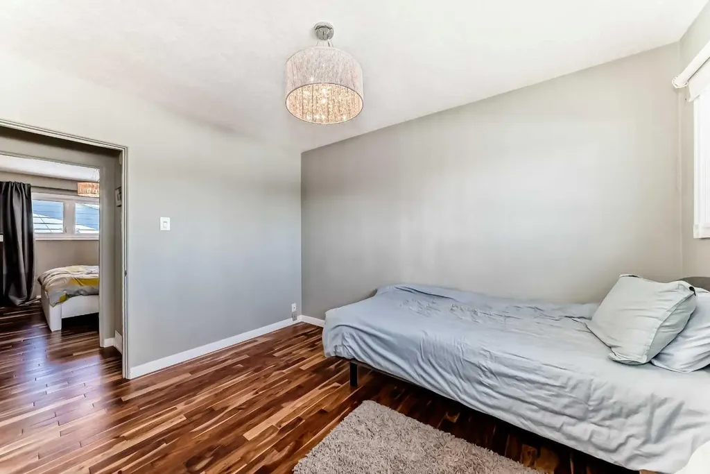 29 Chisholm Crescent NW Calgary AB T2L 0Y9