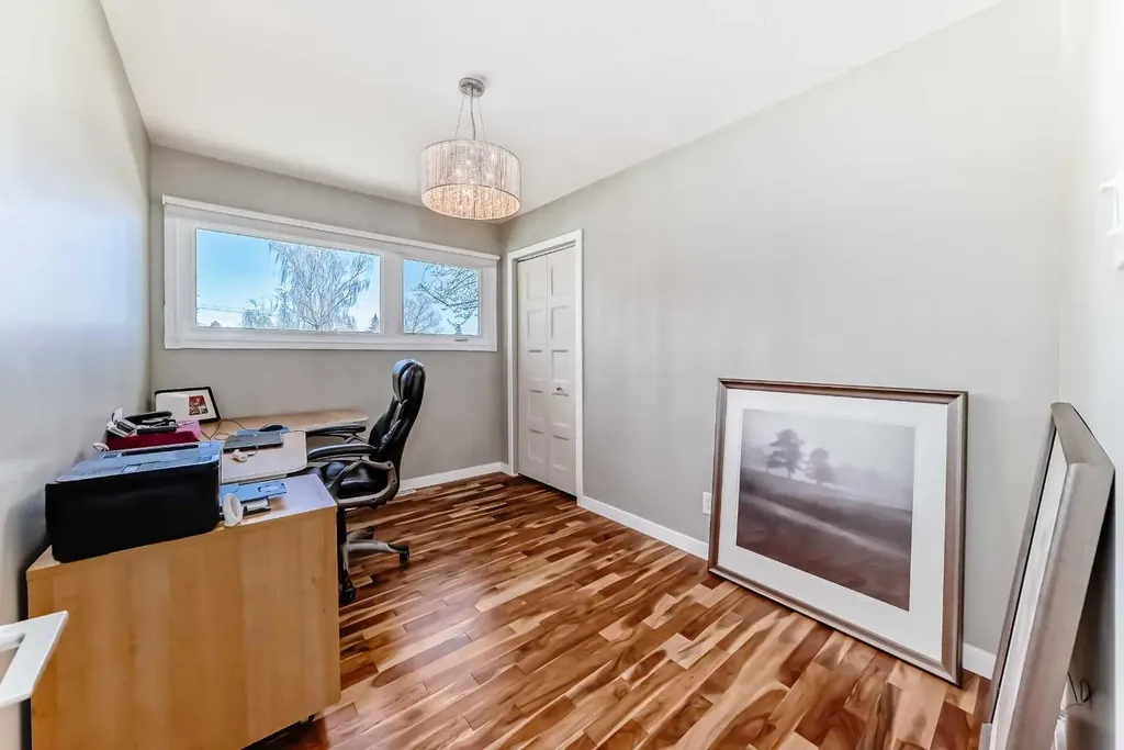 29 Chisholm Crescent NW Calgary AB T2L 0Y9