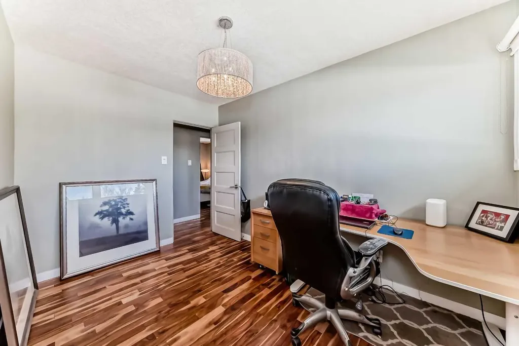 29 Chisholm Crescent NW Calgary AB T2L 0Y9