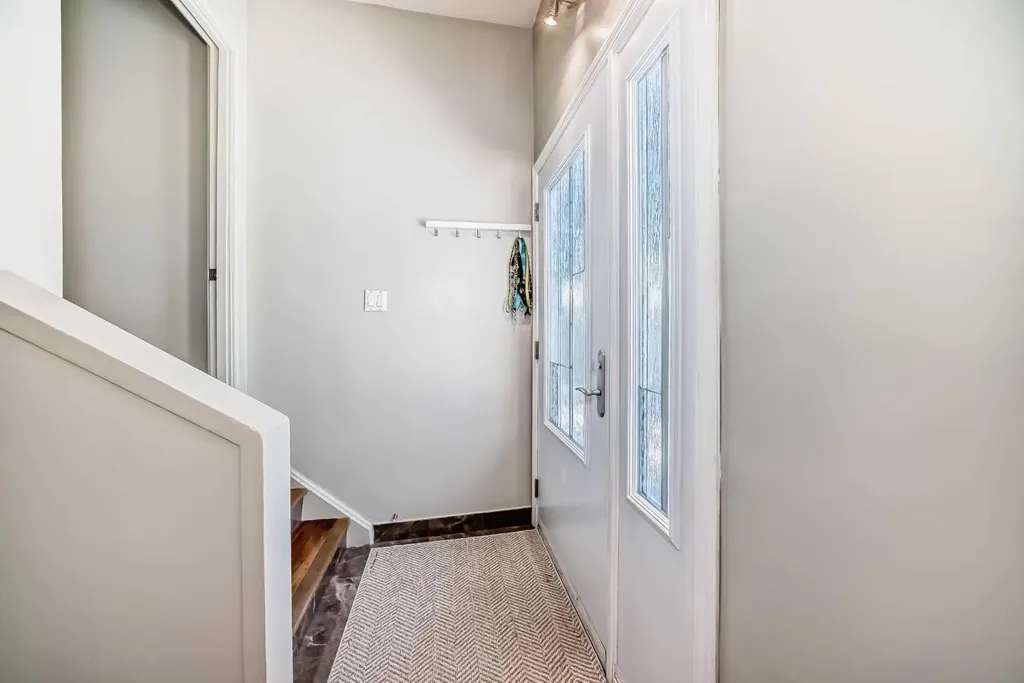 29 Chisholm Crescent NW Calgary AB T2L 0Y9