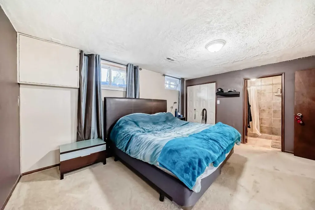 29 Chisholm Crescent NW Calgary AB T2L 0Y9