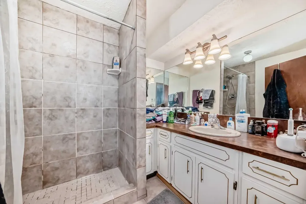 29 Chisholm Crescent NW Calgary AB T2L 0Y9