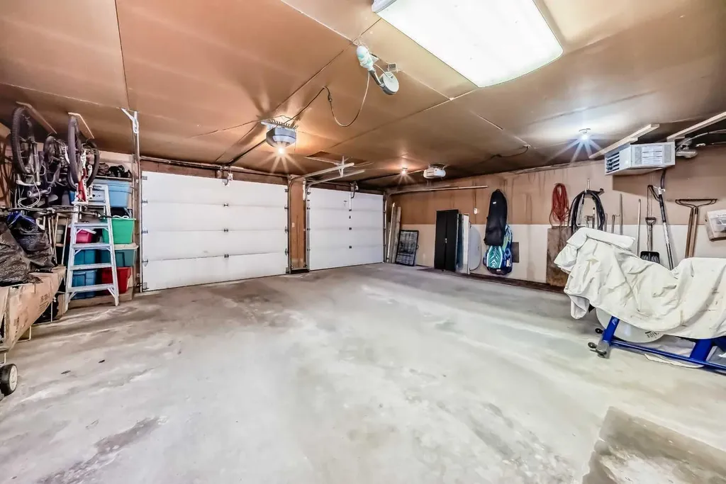 29 Chisholm Crescent NW Calgary AB T2L 0Y9