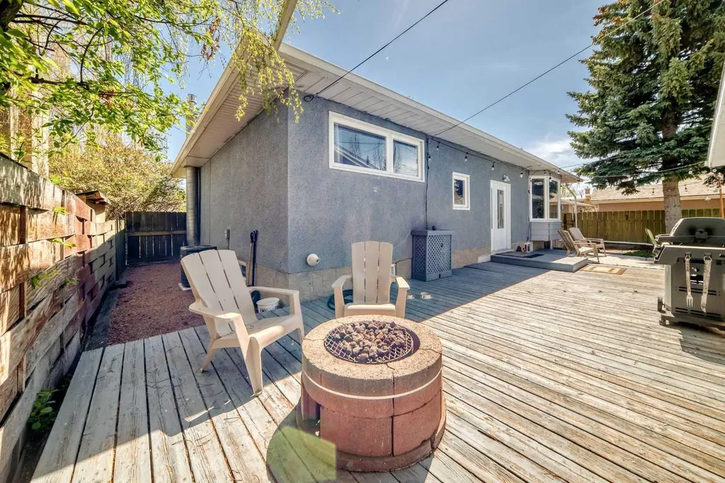 29 Chisholm Crescent NW Calgary AB T2L 0Y9
