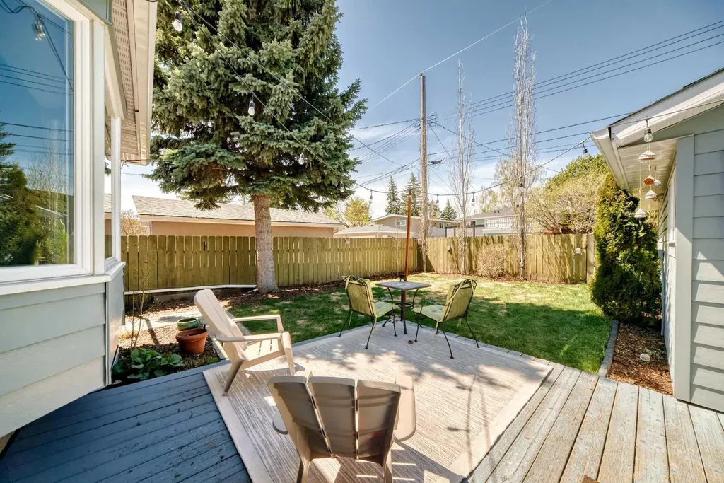 29 Chisholm Crescent NW Calgary AB T2L 0Y9
