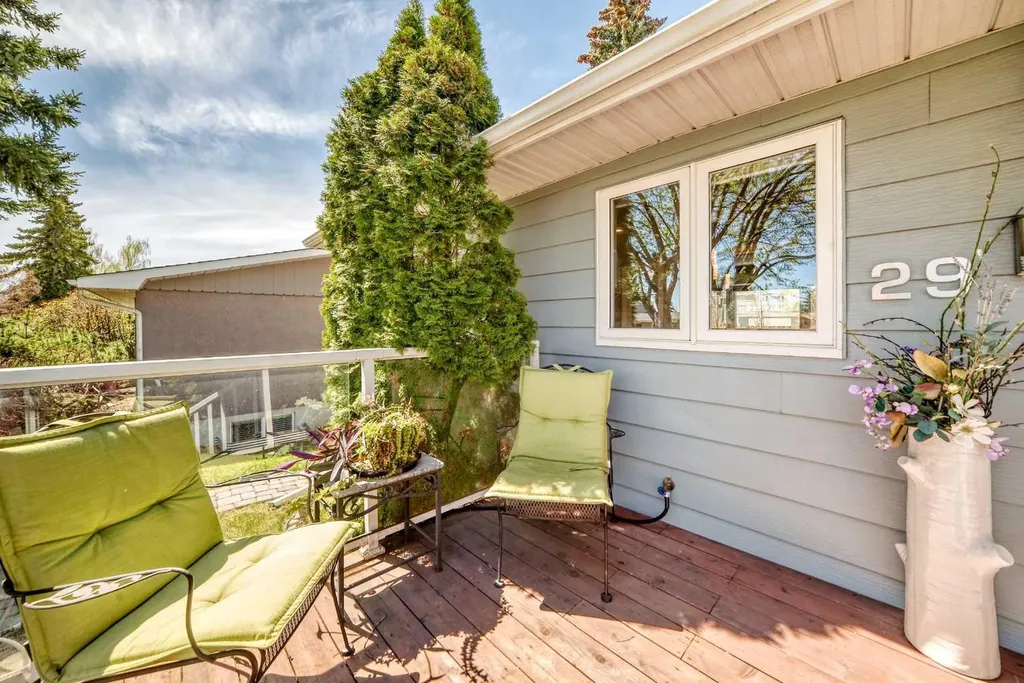 29 Chisholm Crescent NW Calgary AB T2L 0Y9