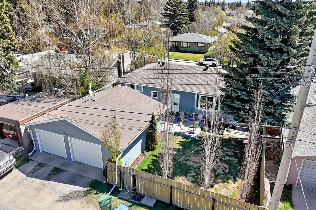 29 Chisholm Crescent NW Calgary AB T2L 0Y9