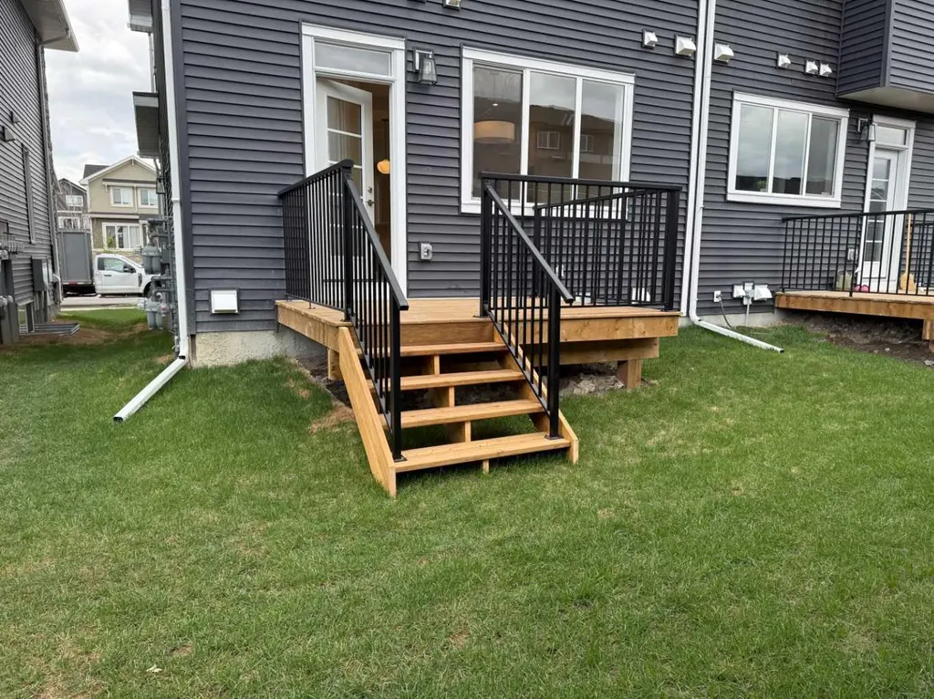 326 Sundown Road Cochrane AB T4C 3H2