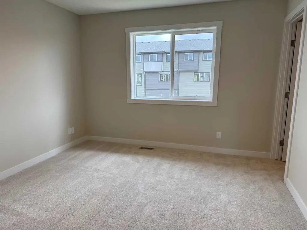 326 Sundown Road Cochrane AB T4C 3H2