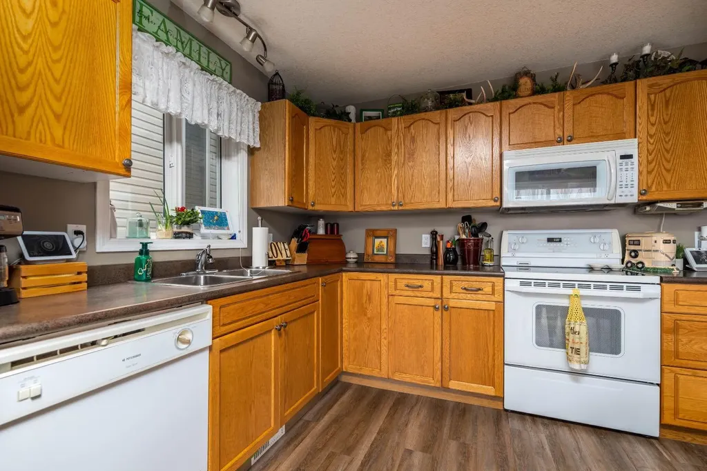 2305 51 Avenue Lloydminster AB T9V 3H3