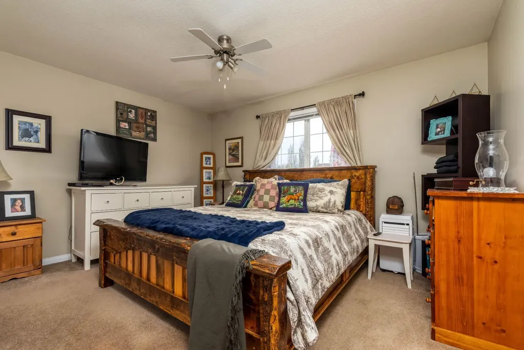 2305 51 Avenue Lloydminster AB T9V 3H3
