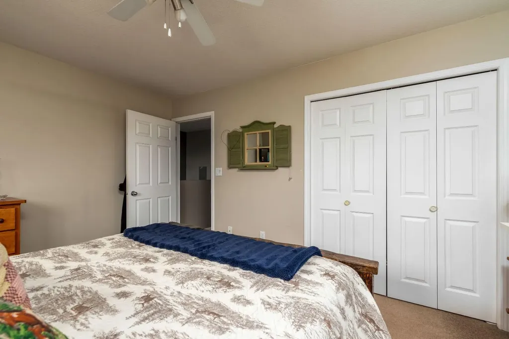2305 51 Avenue Lloydminster AB T9V 3H3