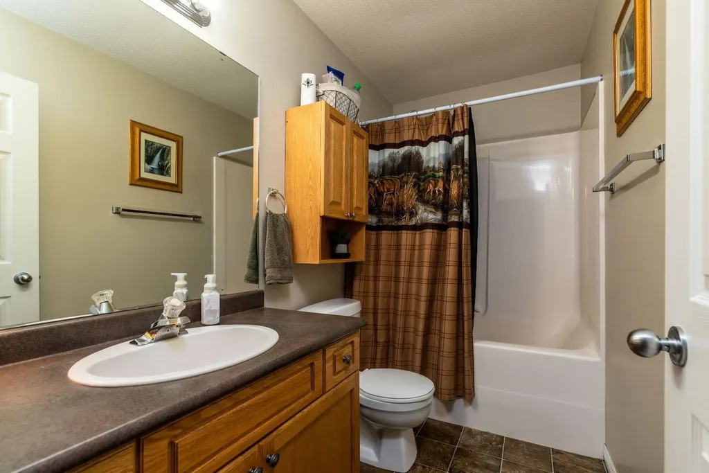 2305 51 Avenue Lloydminster AB T9V 3H3