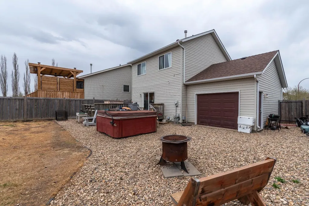 2305 51 Avenue Lloydminster AB T9V 3H3