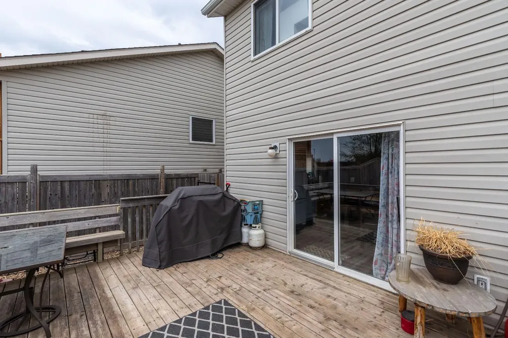 2305 51 Avenue Lloydminster AB T9V 3H3