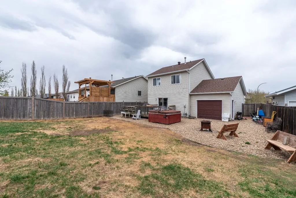 2305 51 Avenue Lloydminster AB T9V 3H3