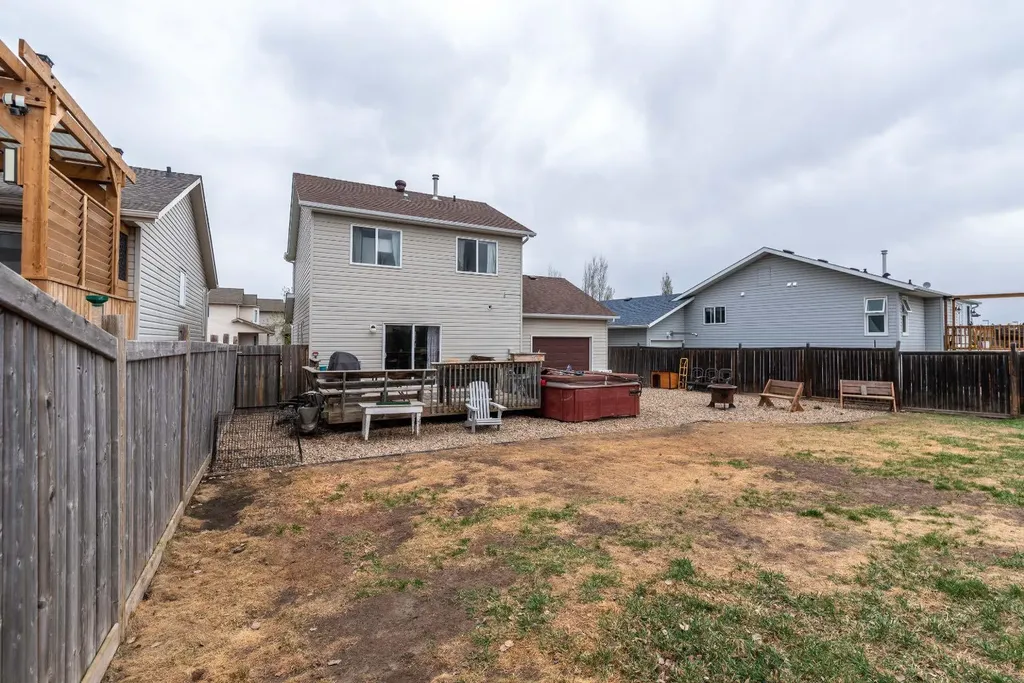 2305 51 Avenue Lloydminster AB T9V 3H3
