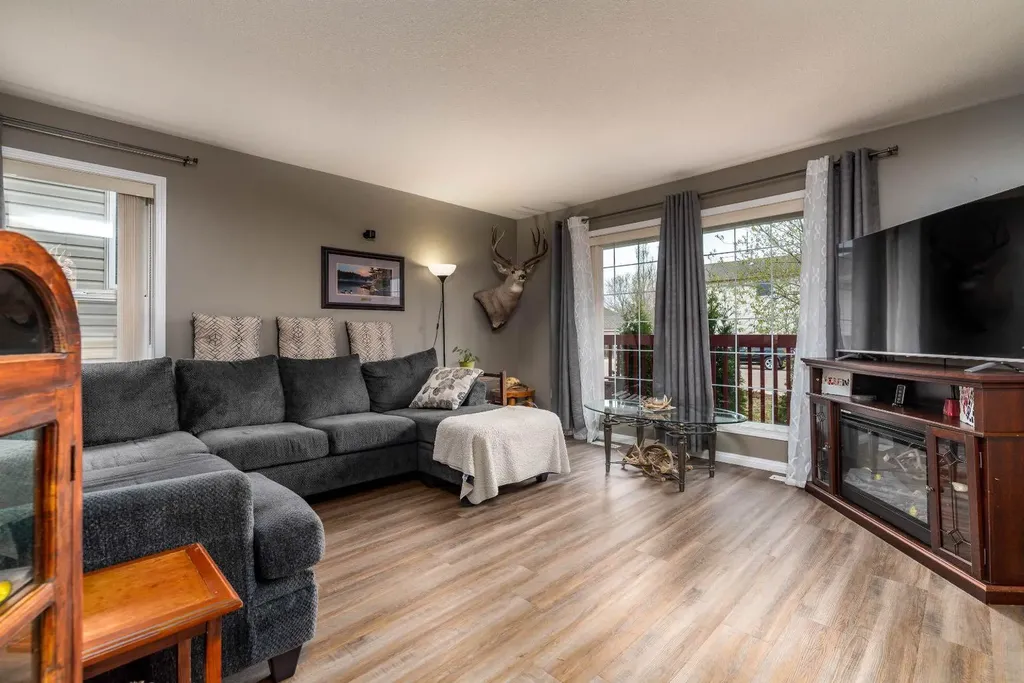 2305 51 Avenue Lloydminster AB T9V 3H3