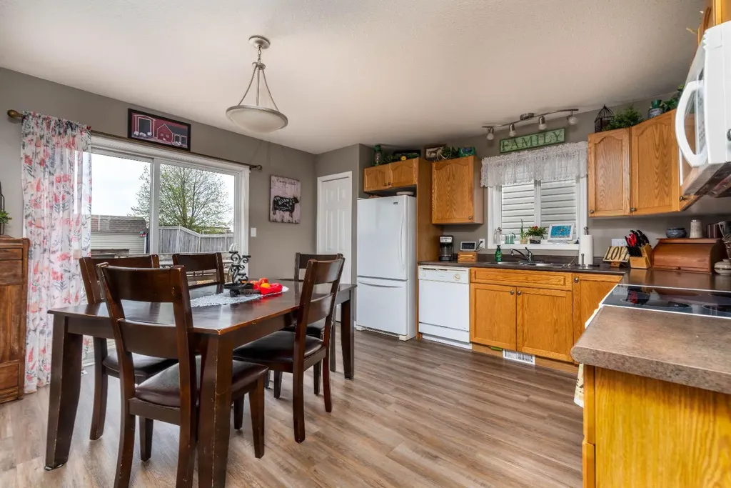 2305 51 Avenue Lloydminster AB T9V 3H3