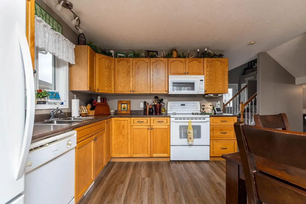 2305 51 Avenue Lloydminster AB T9V 3H3