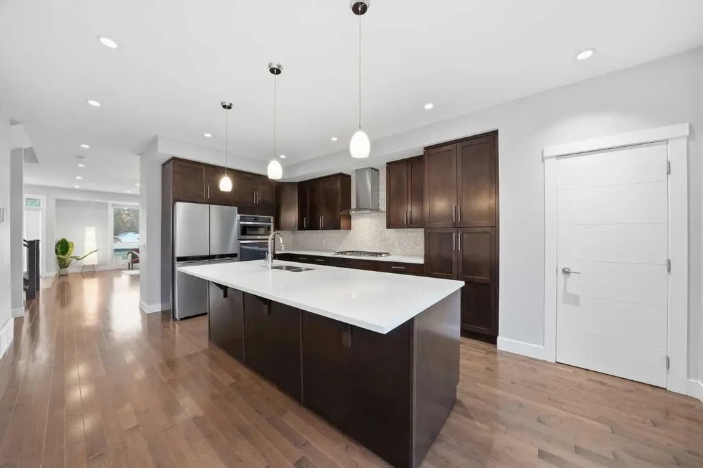 2018 37 Street SW Calgary AB T3E 3A6