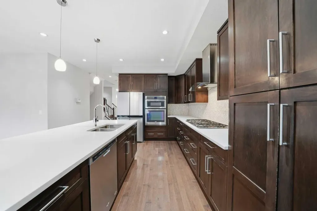 2018 37 Street SW Calgary AB T3E 3A6