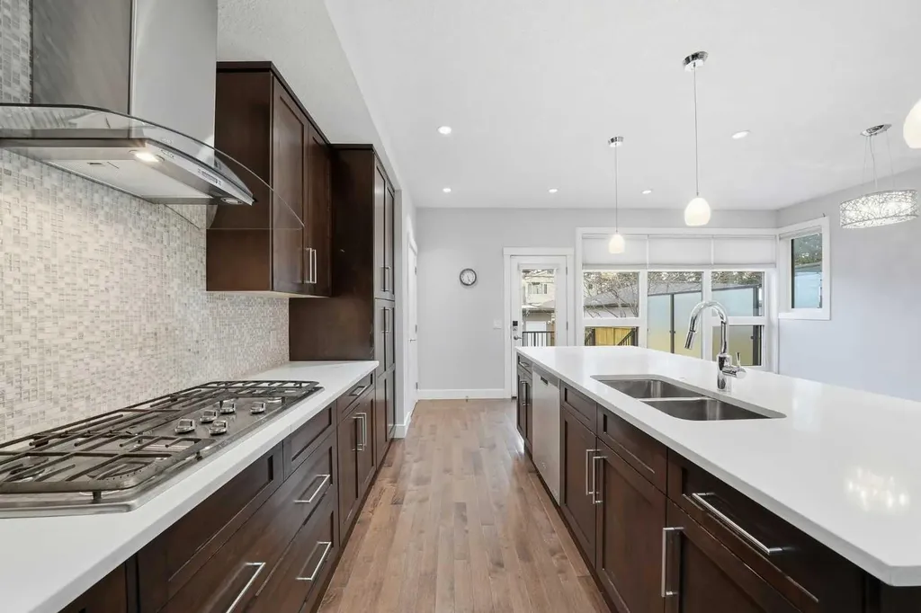 2018 37 Street SW Calgary AB T3E 3A6
