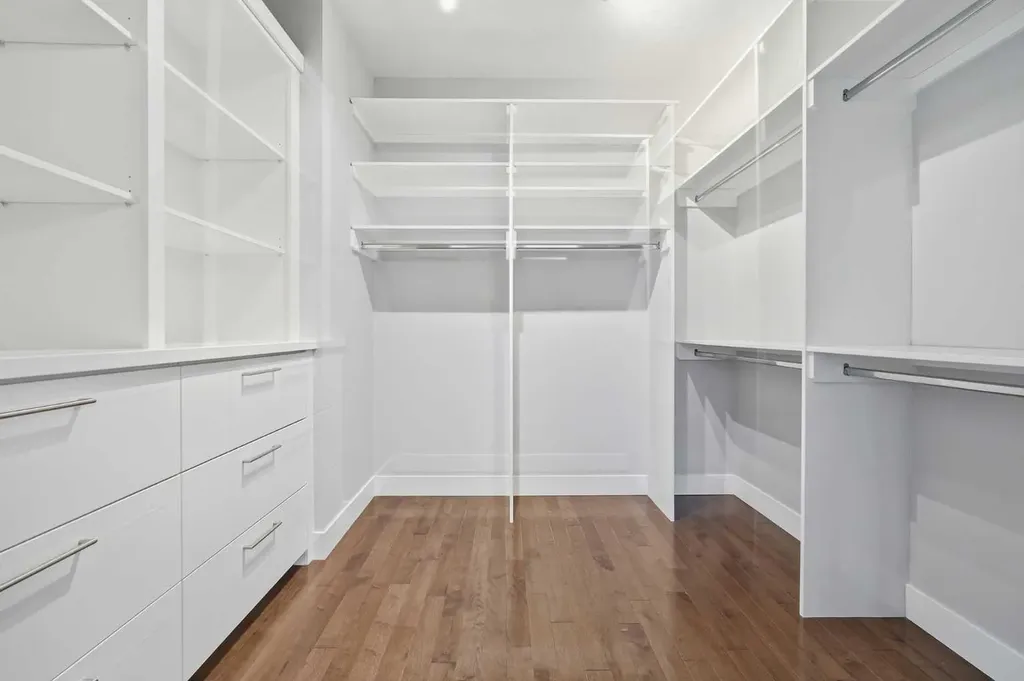 2018 37 Street SW Calgary AB T3E 3A6