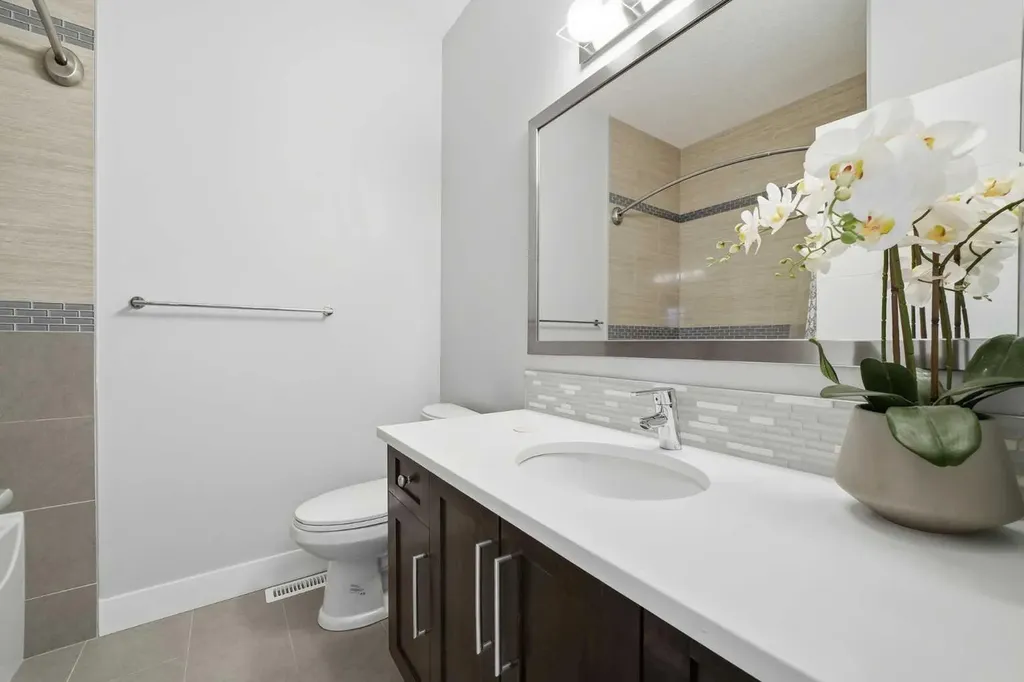 2018 37 Street SW Calgary AB T3E 3A6