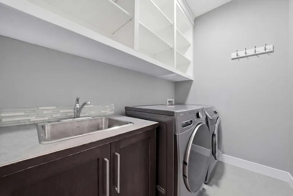 2018 37 Street SW Calgary AB T3E 3A6