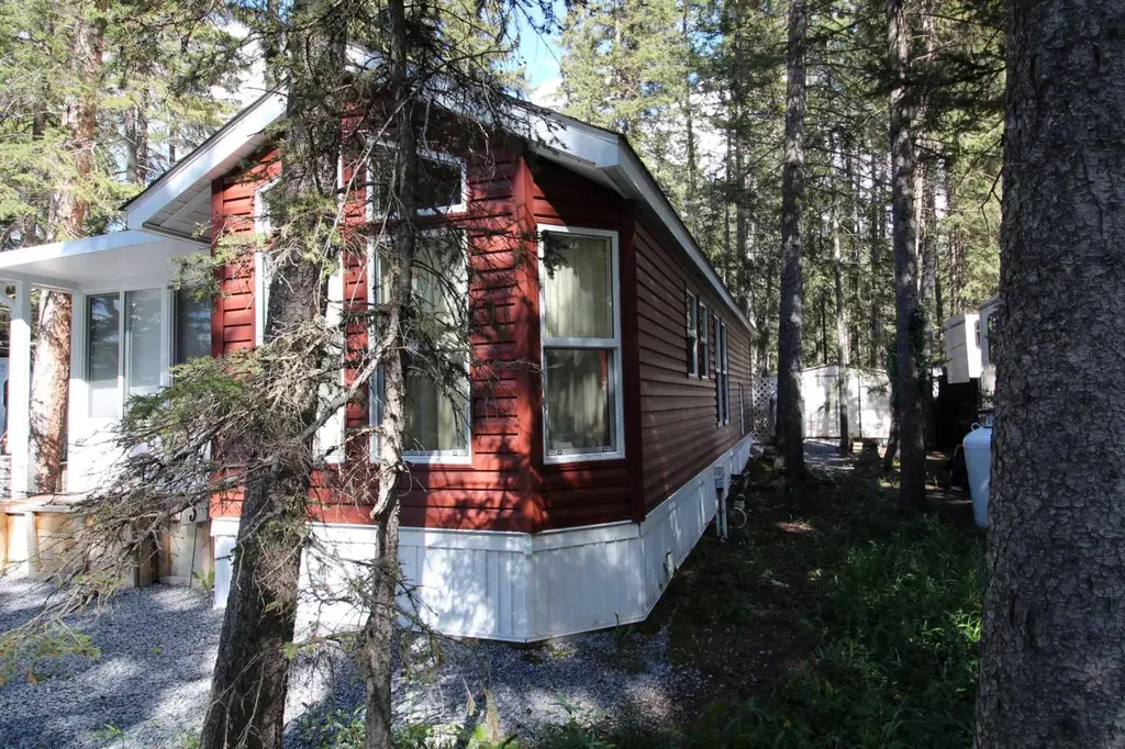 5230 Highway 27 Rural Mountain View County AB T0M1X0