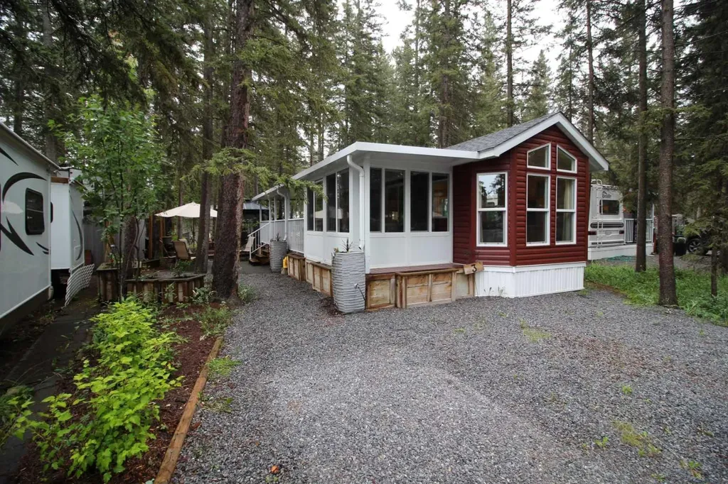 5230 Highway 27 Rural Mountain View County AB T0M1X0