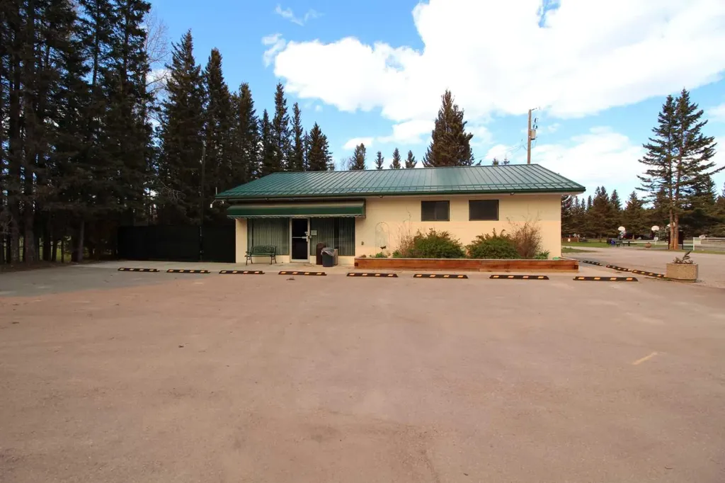 5230 Highway 27 Rural Mountain View County AB T0M1X0