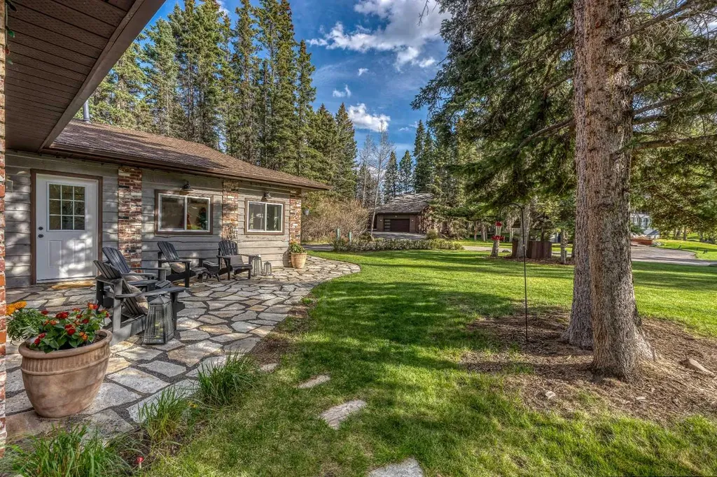 74 Redwood Meadows Drive Rural Rocky View County AB T3Z1A3