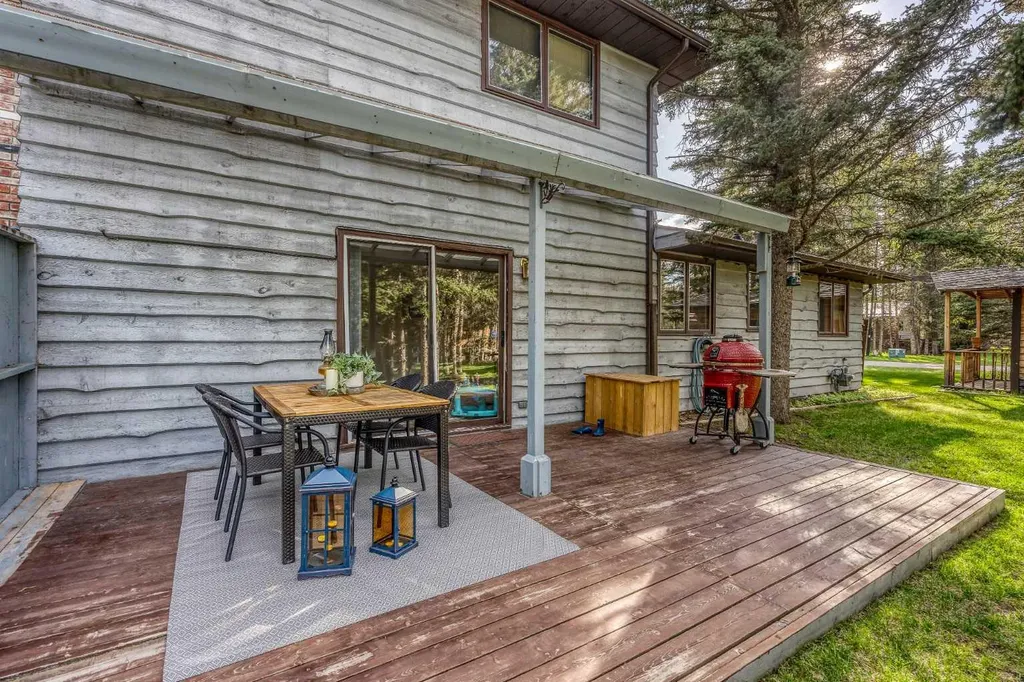 74 Redwood Meadows Drive Rural Rocky View County AB T3Z1A3
